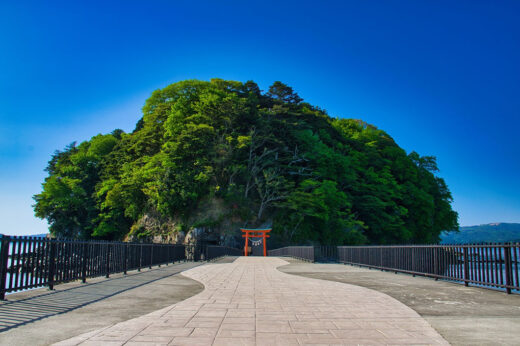 南三陸　志津川湾に浮かぶ荒島